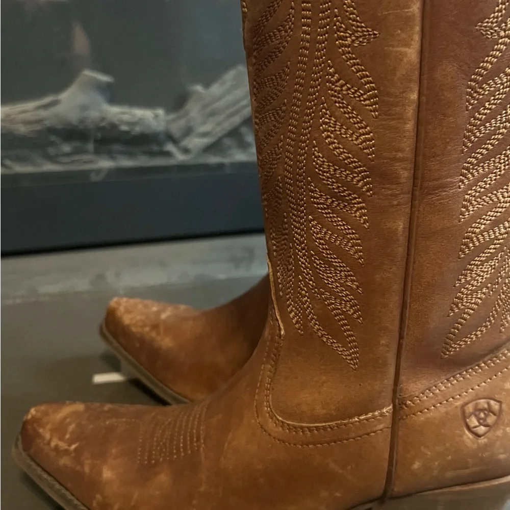 Ariat Brown Heeled Boots with Classic Western Style - Picture 13 of 17